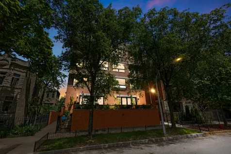 934 West Cuyler Avenue Chicago IL 60613