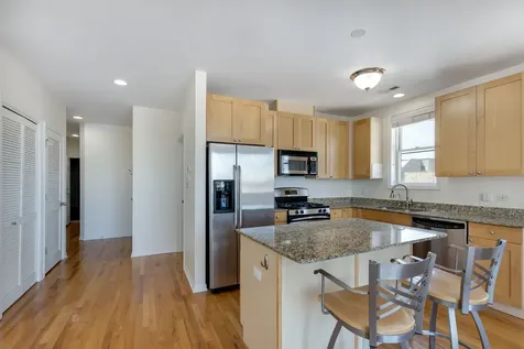 934 West Cuyler Avenue Chicago IL 60613