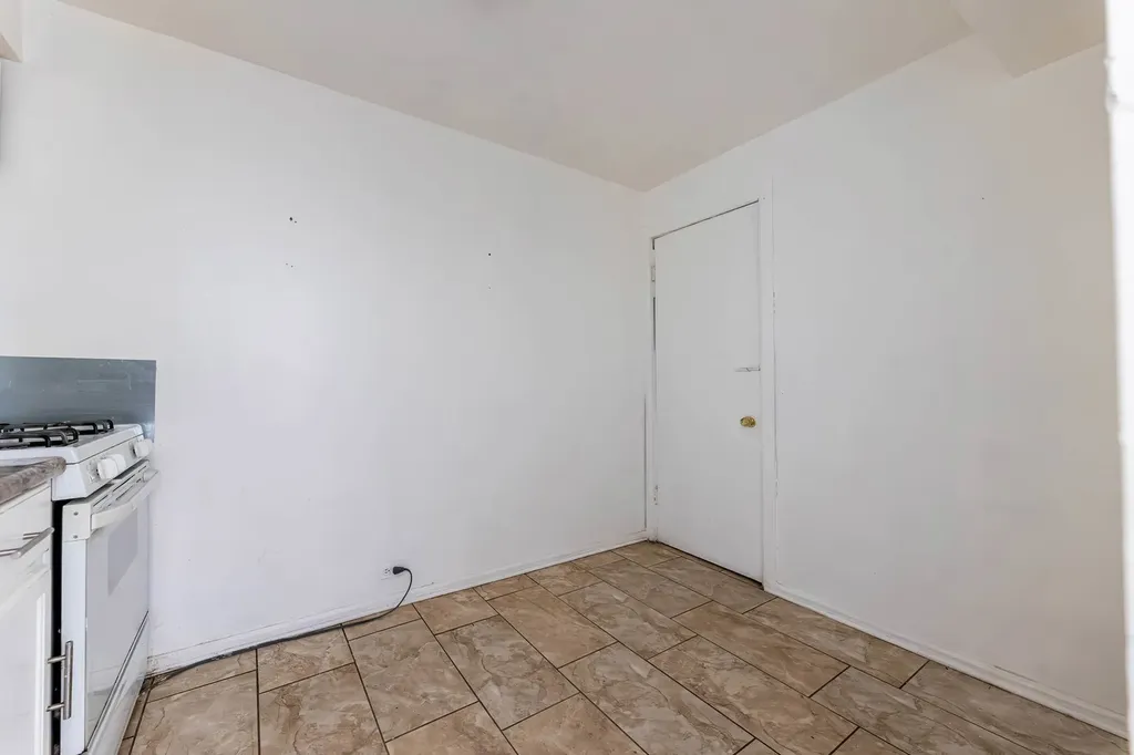652 East 105th Place Chicago IL 60628