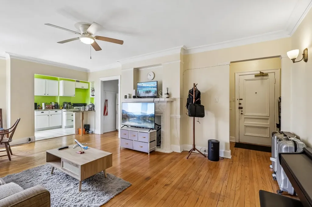 1755 East 55th Street Chicago IL 60615