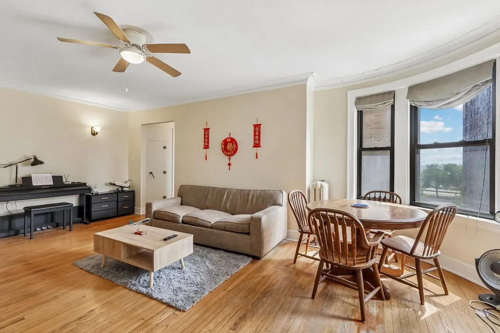 1755 East 55th Street Chicago IL 60615