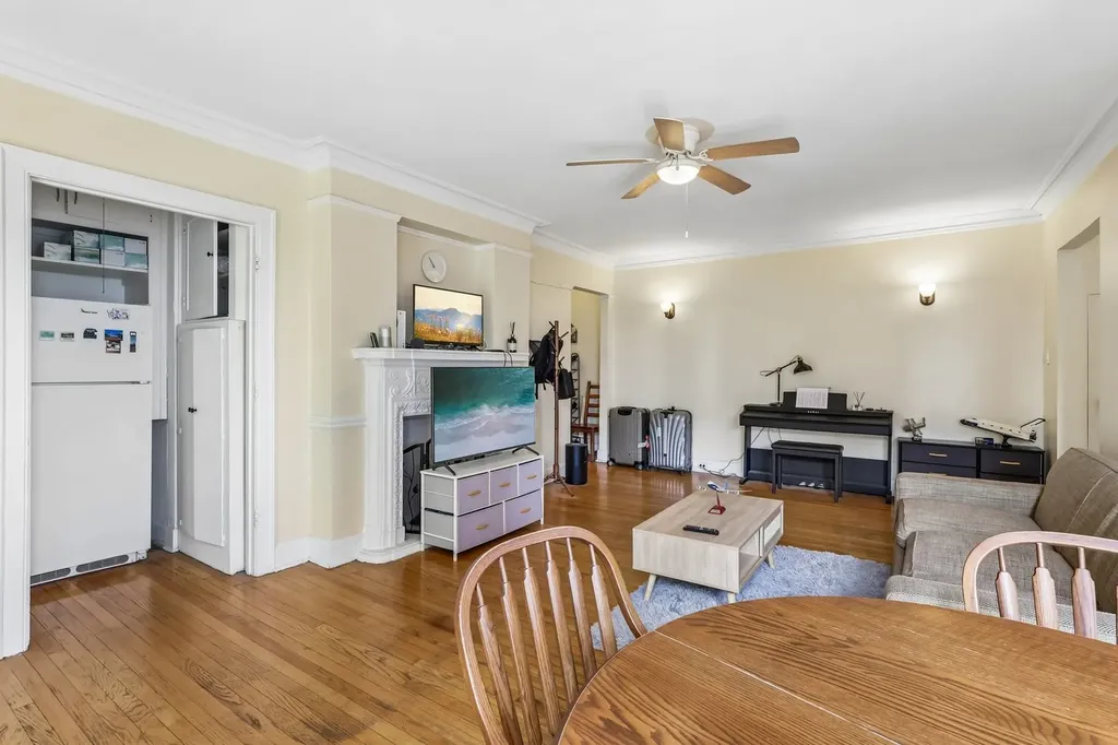 1755 East 55th Street Chicago IL 60615