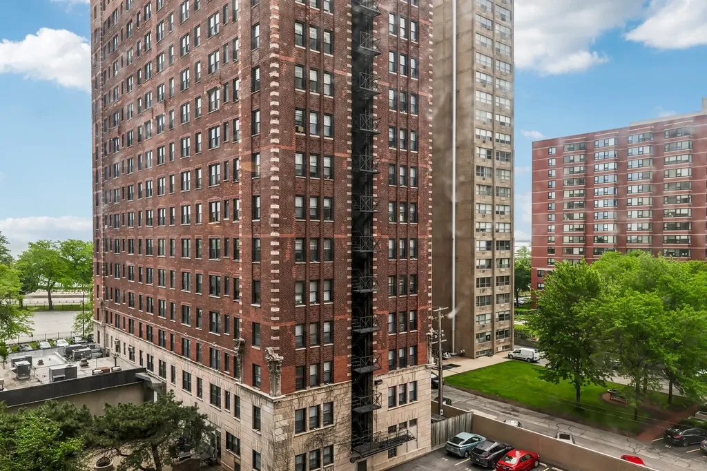 1755 East 55th Street Chicago IL 60615