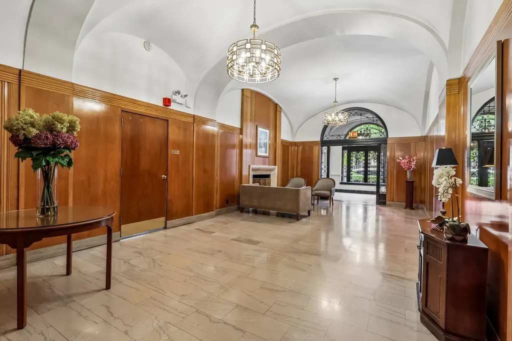 1755 East 55th Street Chicago IL 60615