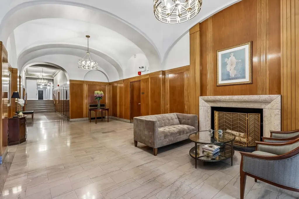 1755 East 55th Street Chicago IL 60615