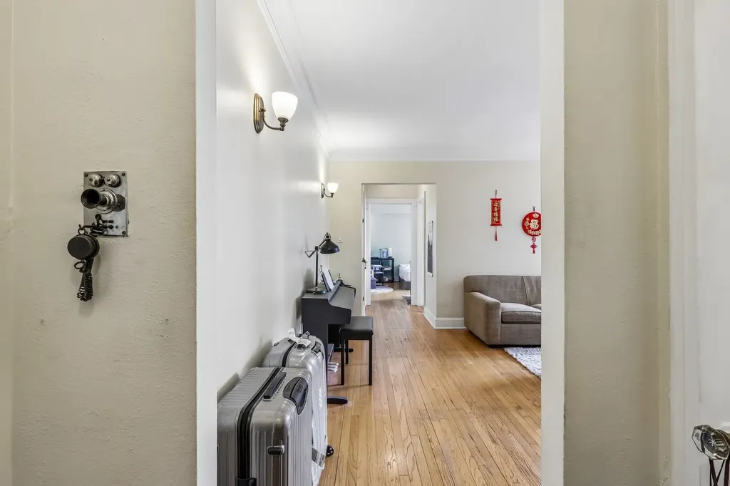 1755 East 55th Street Chicago IL 60615