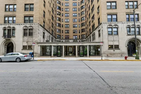 1755 East 55th Street Chicago IL 60615