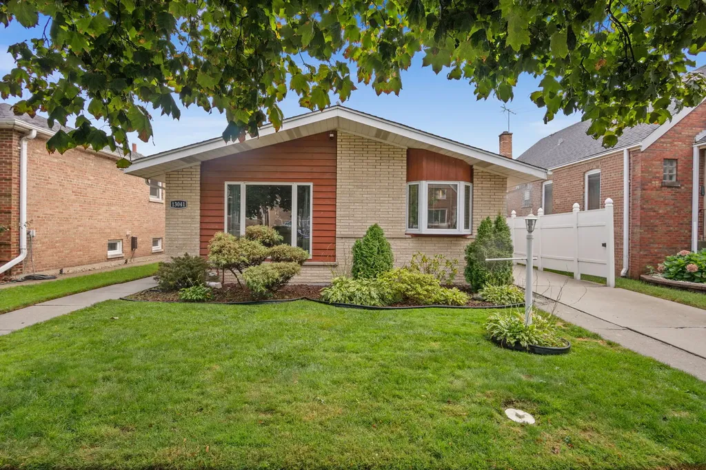 13041 South Muskegon Avenue Chicago IL 60633