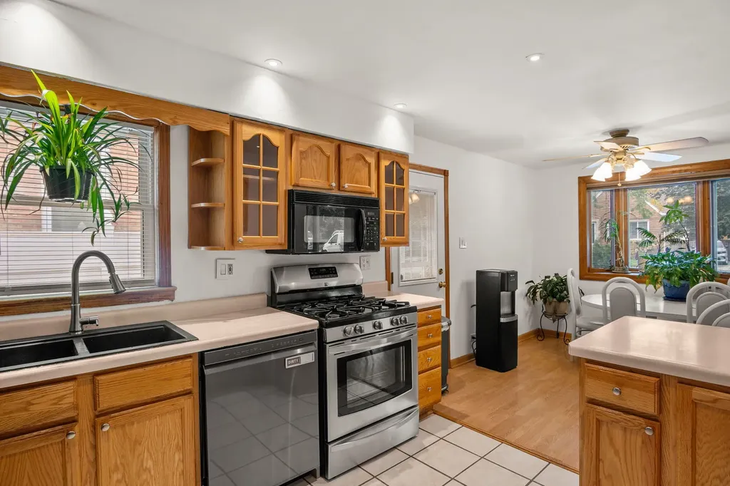13041 South Muskegon Avenue Chicago IL 60633