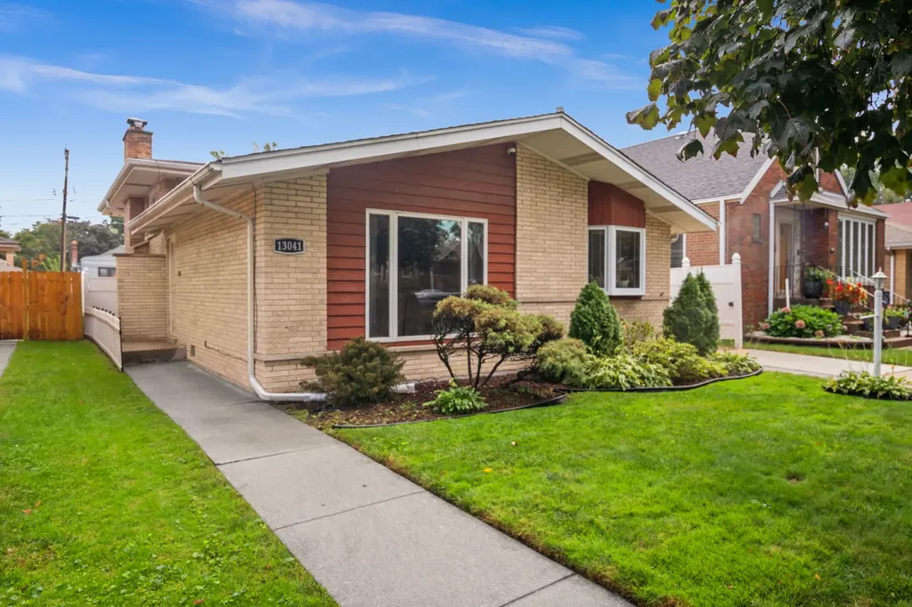 13041 South Muskegon Avenue Chicago IL 60633