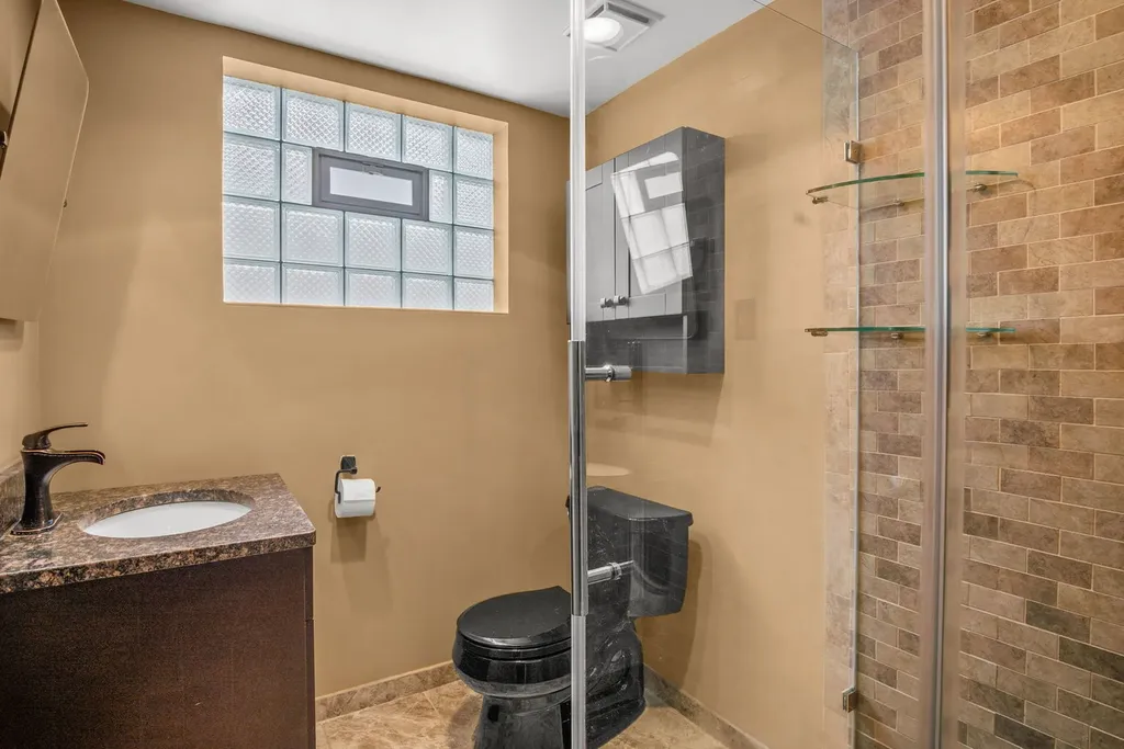 13041 South Muskegon Avenue Chicago IL 60633