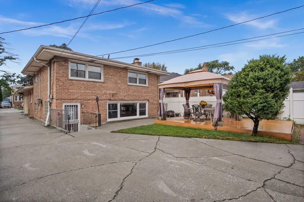 13041 South Muskegon Avenue Chicago IL 60633