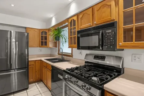 13041 South Muskegon Avenue Chicago IL 60633