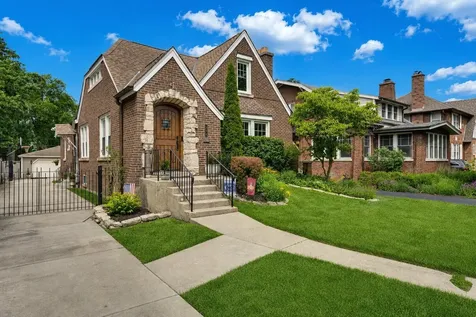 166 Akenside Road Riverside IL 60546