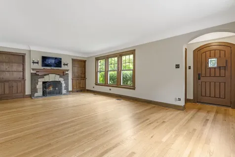 166 Akenside Road Riverside IL 60546