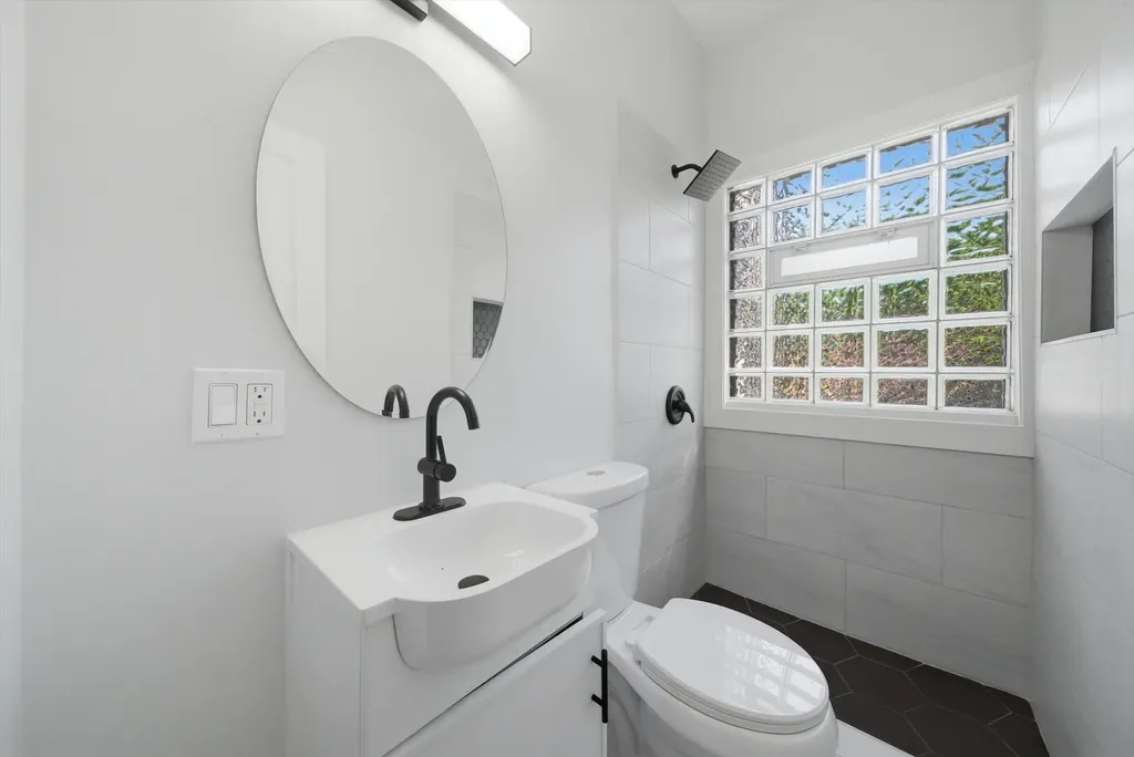5943 West Huron Street Chicago IL 60644