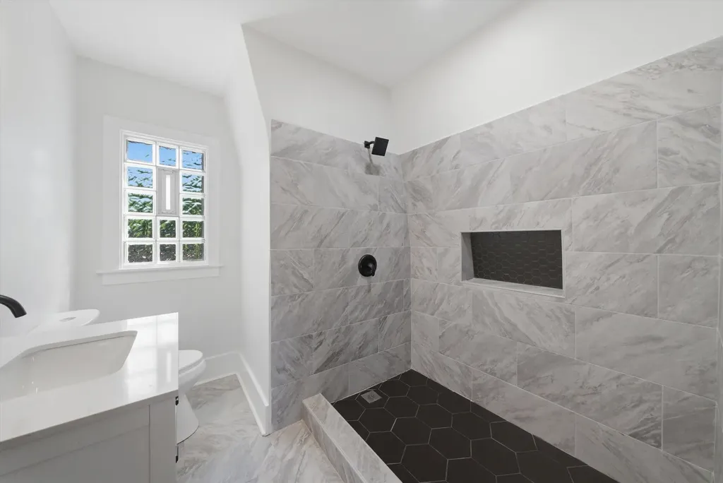 5943 West Huron Street Chicago IL 60644