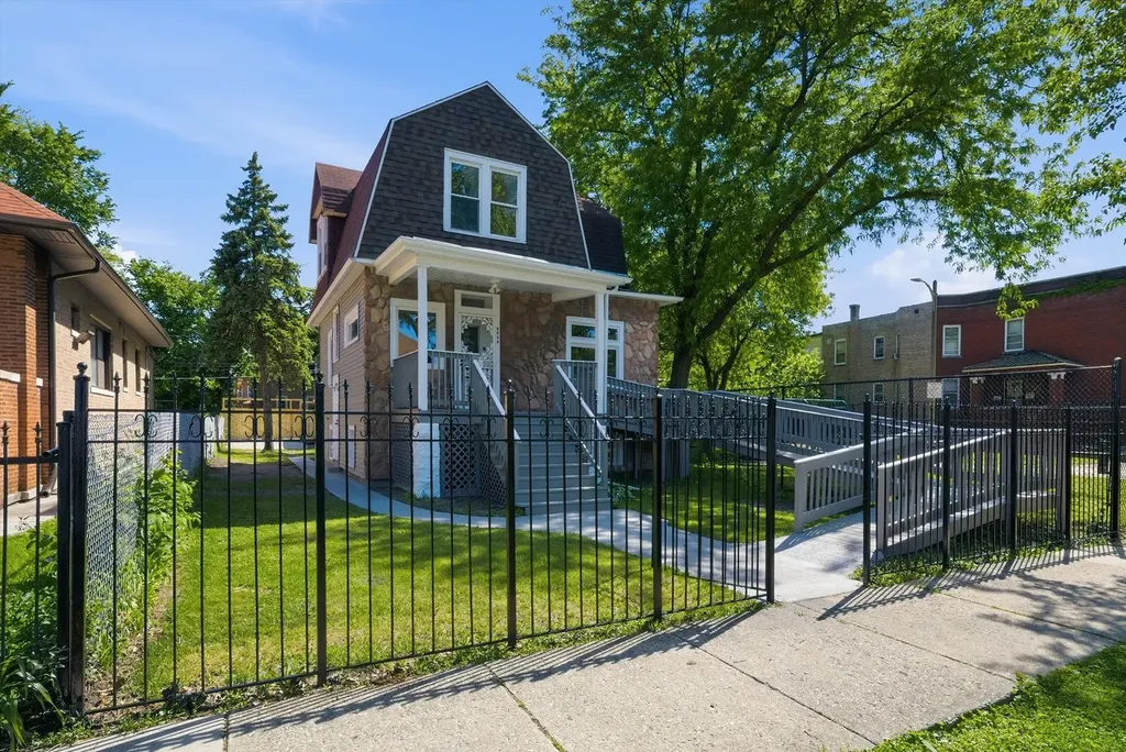 5943 West Huron Street Chicago IL 60644