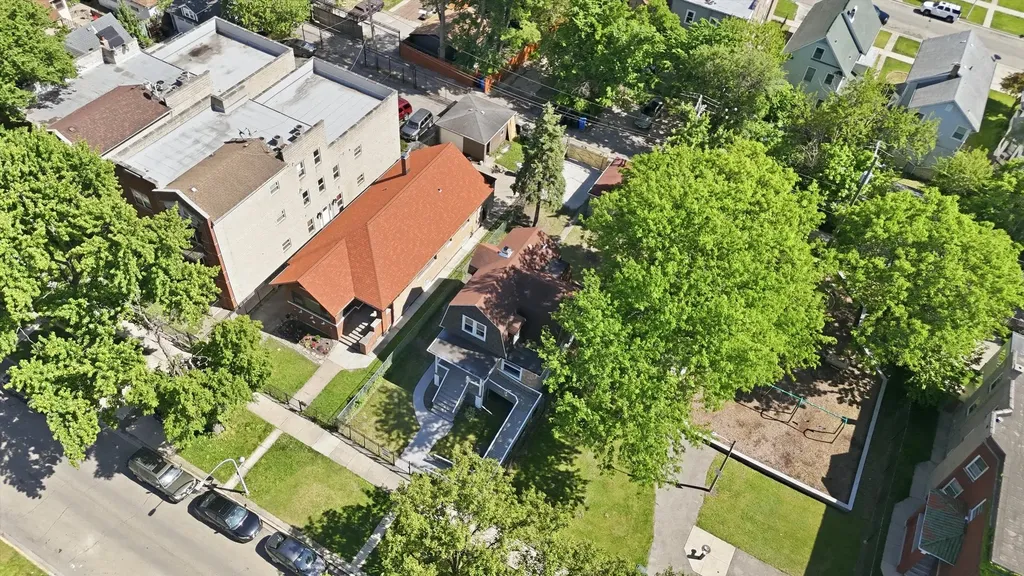 5943 West Huron Street Chicago IL 60644
