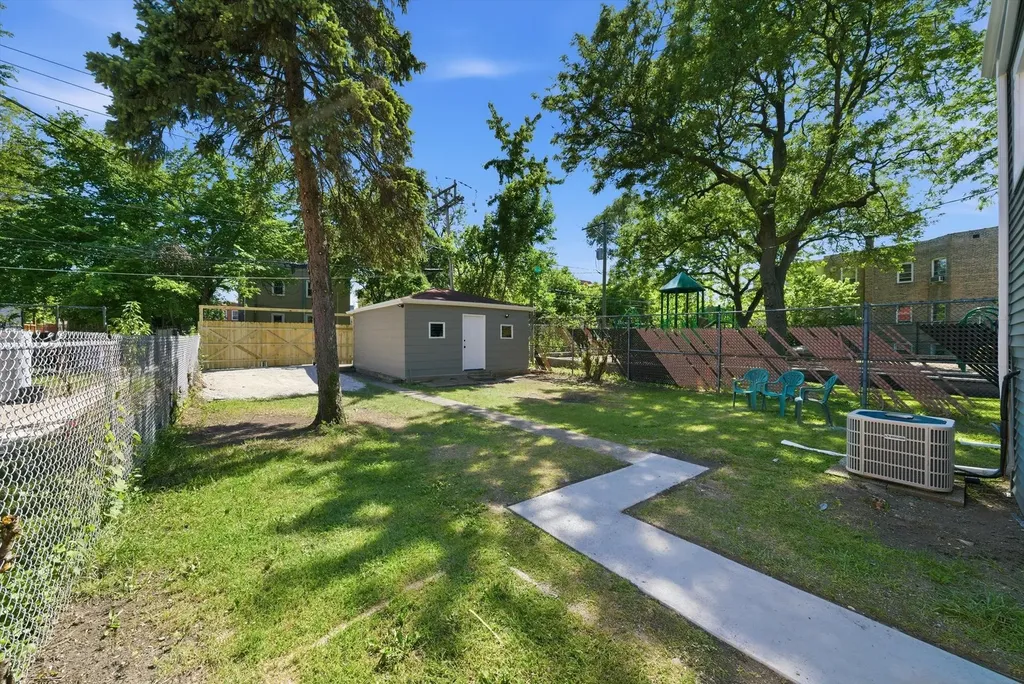 5943 West Huron Street Chicago IL 60644