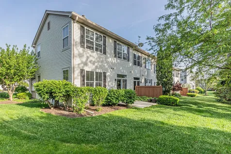 517 Heritage Court St. Charles IL 60175