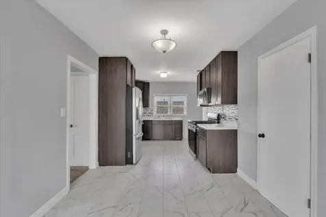 3313 Avenue Of The Cities Moline IL 51265