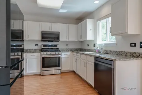 421 Rosewood Crossing Lindenhurst IL 60046