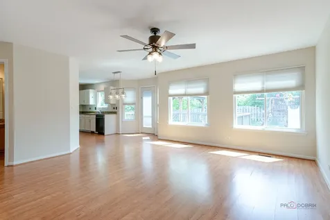 421 Rosewood Crossing Lindenhurst IL 60046