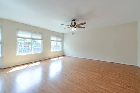 421 Rosewood Crossing Lindenhurst IL 60046
