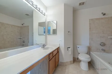 421 Rosewood Crossing Lindenhurst IL 60046