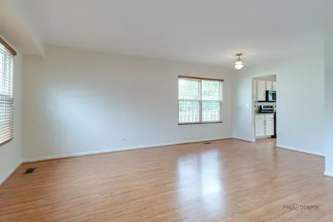 421 Rosewood Crossing Lindenhurst IL 60046