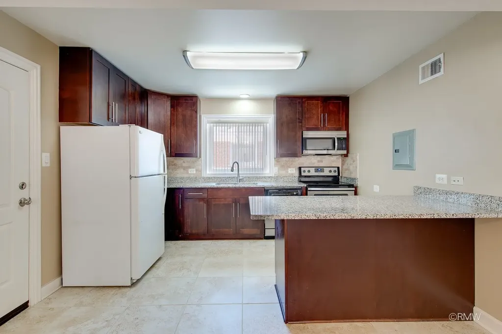 32 North Main Street Glen Ellyn IL 60137