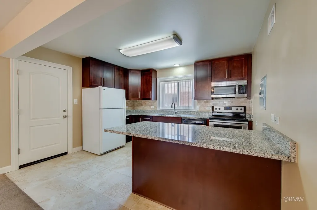 32 North Main Street Glen Ellyn IL 60137