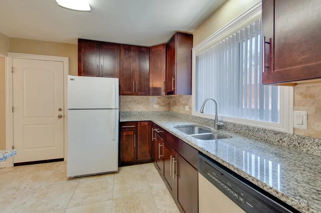 32 North Main Street Glen Ellyn IL 60137