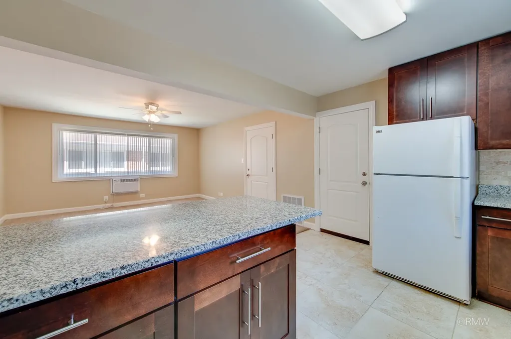 32 North Main Street Glen Ellyn IL 60137