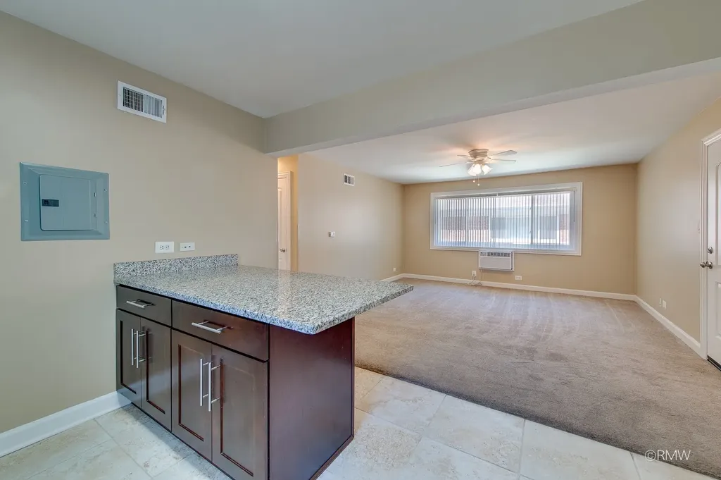 32 North Main Street Glen Ellyn IL 60137