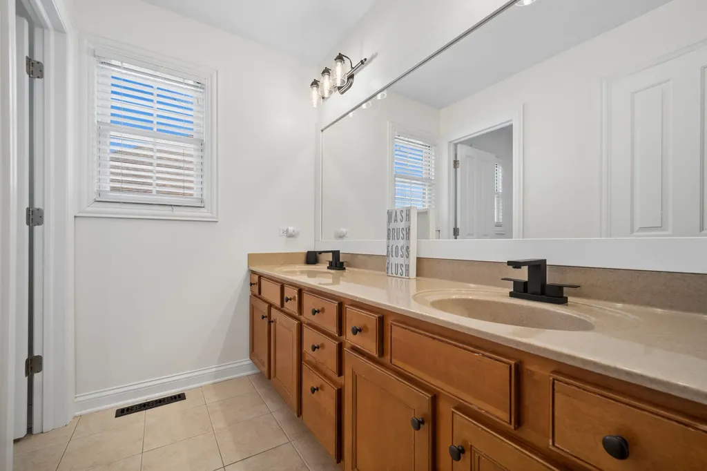 5235 Greenshire Circle Lake In The Hills IL 60156