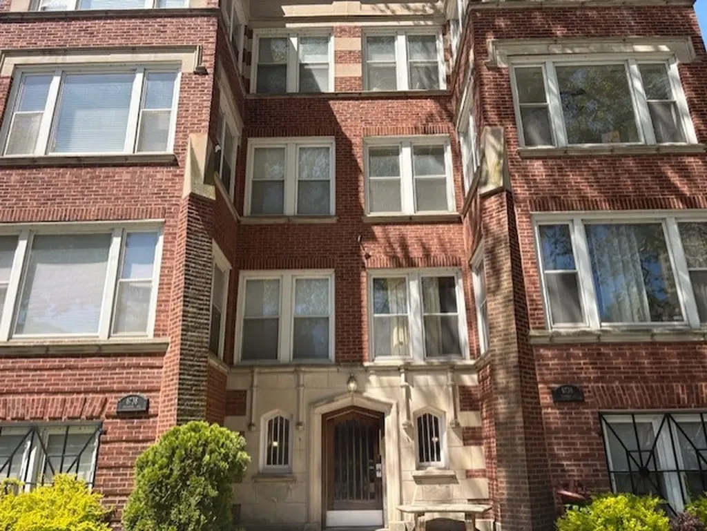 6738 South Crandon Avenue Chicago IL 60649