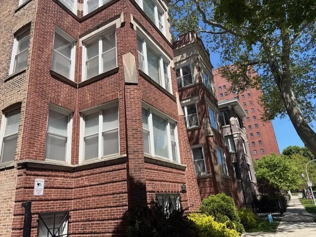 6738 South Crandon Avenue Chicago IL 60649