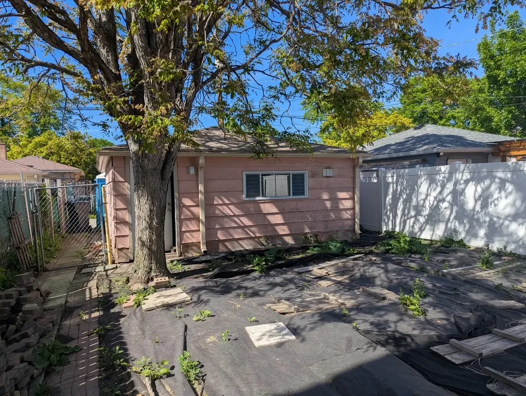 5018 West Winnemac Avenue Chicago IL 60630