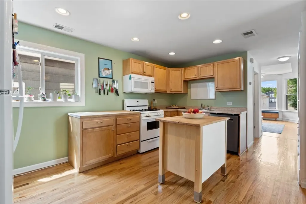 2735 North Ridgeway Avenue Chicago IL 60647