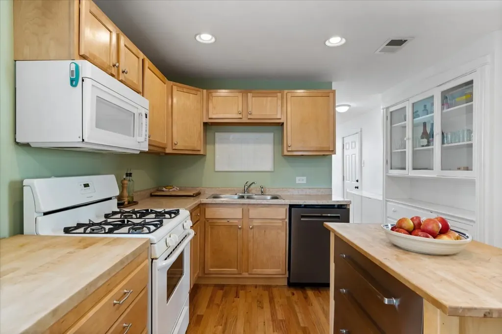 2735 North Ridgeway Avenue Chicago IL 60647