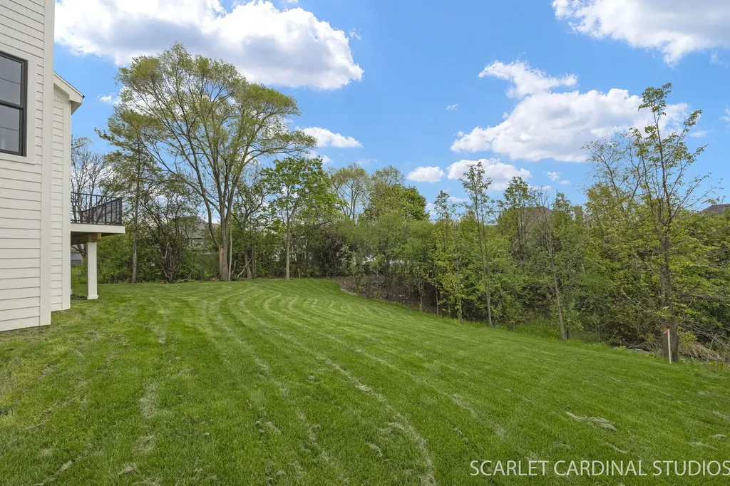 835 Avon Court Glen Ellyn IL 60137