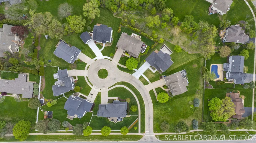 835 Avon Court Glen Ellyn IL 60137