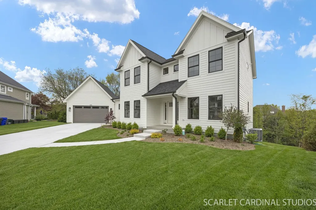 835 Avon Court Glen Ellyn IL 60137