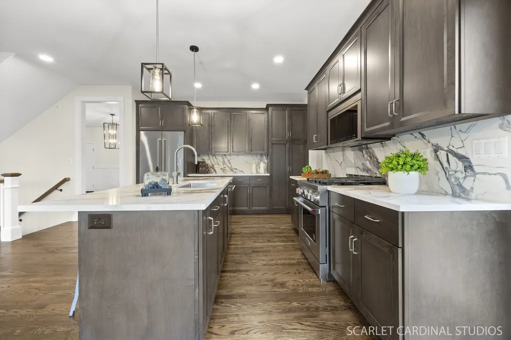 835 Avon Court Glen Ellyn IL 60137