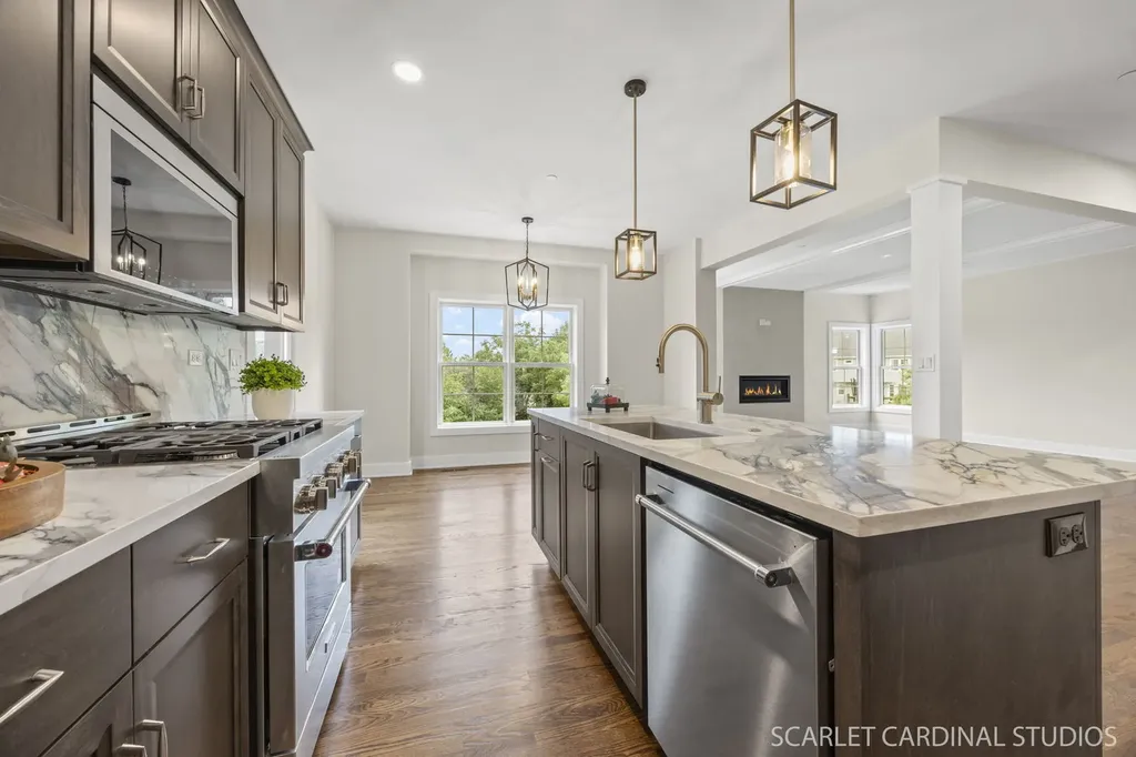 835 Avon Court Glen Ellyn IL 60137