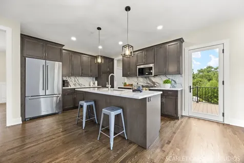 835 Avon Court Glen Ellyn IL 60137