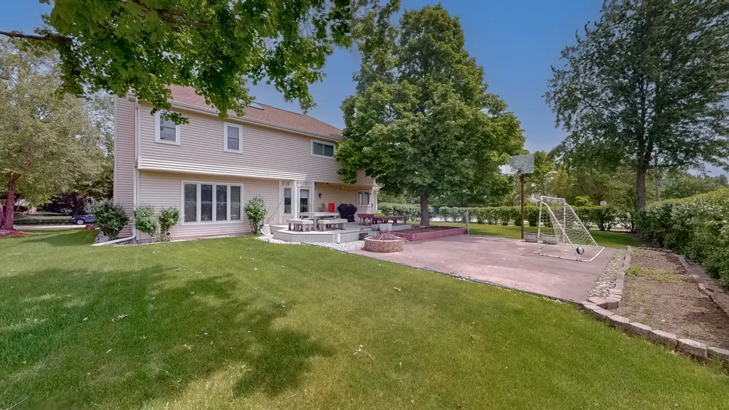 3527 Hobbes Drive Naperville IL 60564
