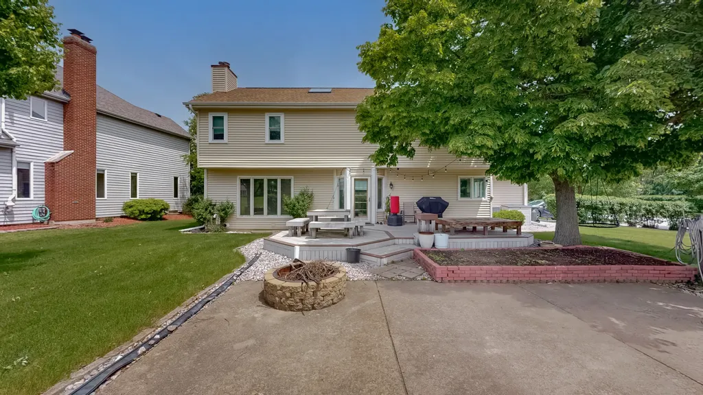 3527 Hobbes Drive Naperville IL 60564